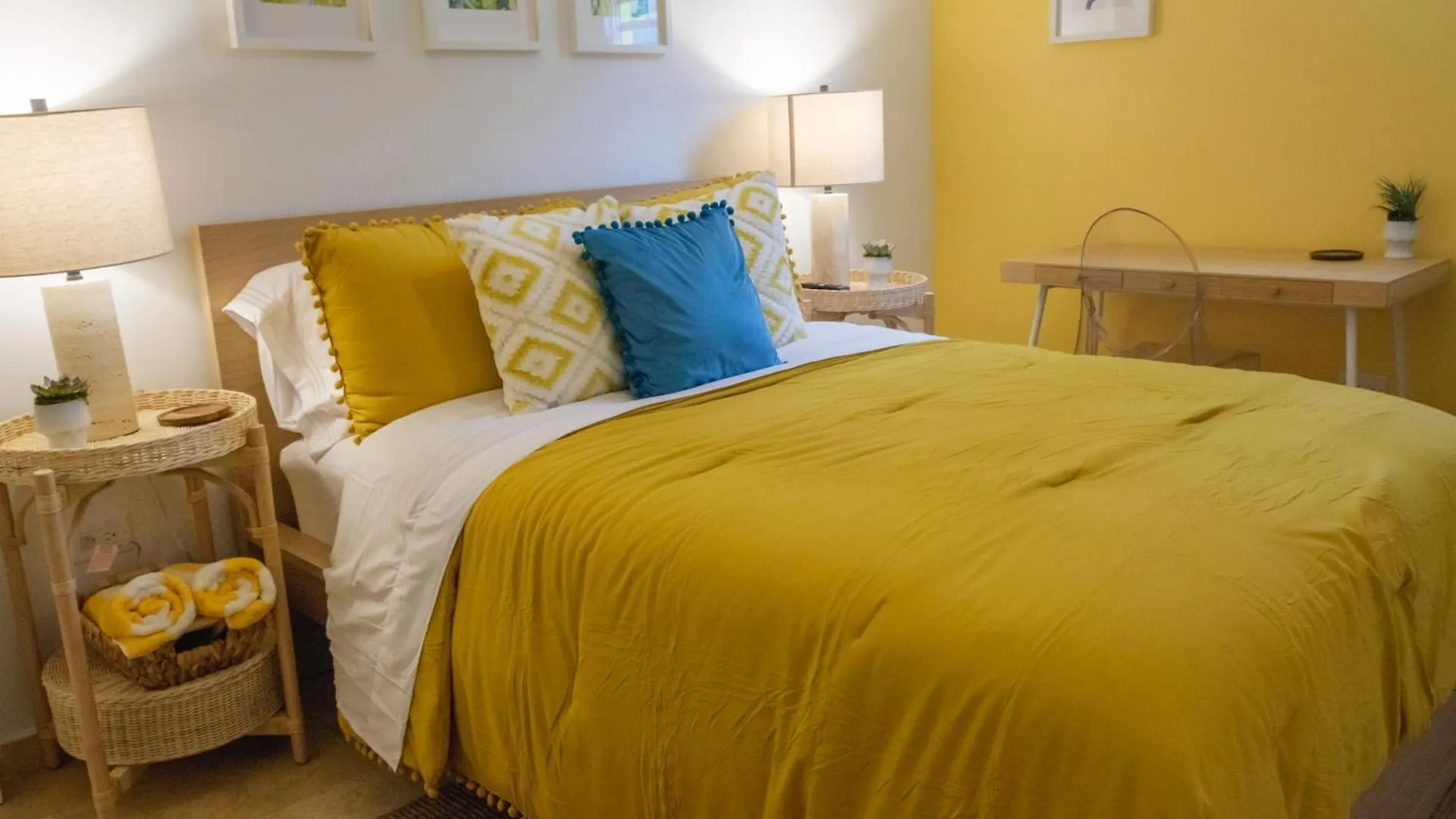 Casa Amarilla Villa San Juan